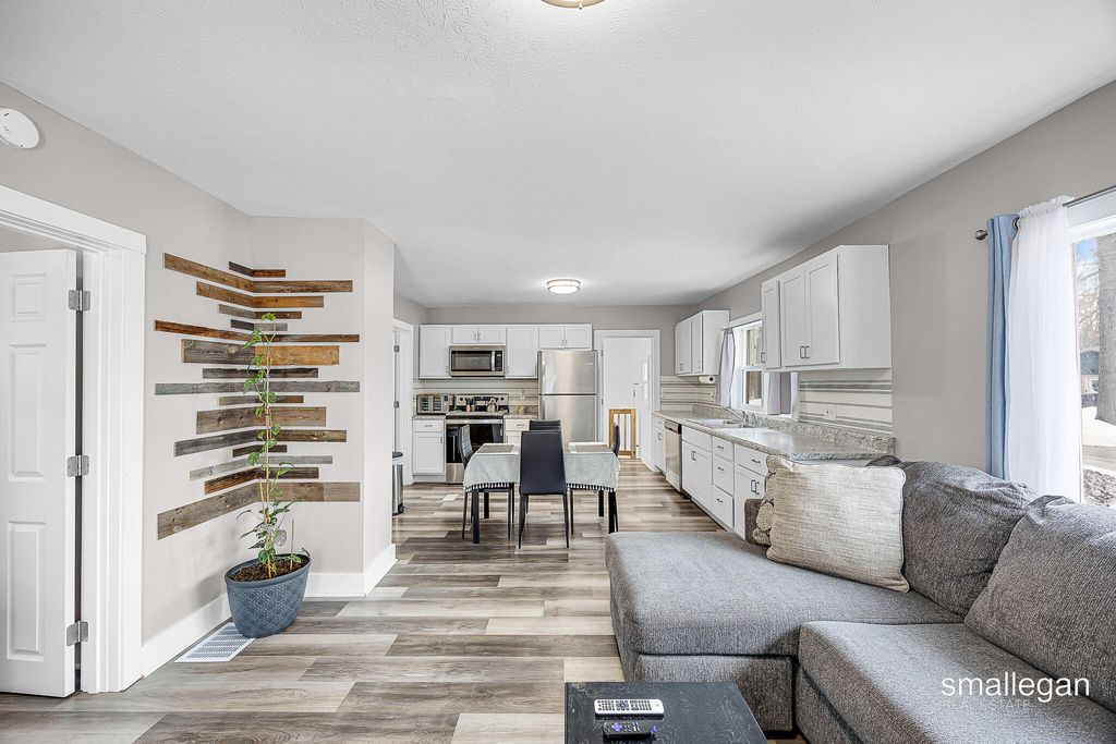 Photo of 1584 Carlton Street, Muskegon, MI 49442 (MLS # 26006067)