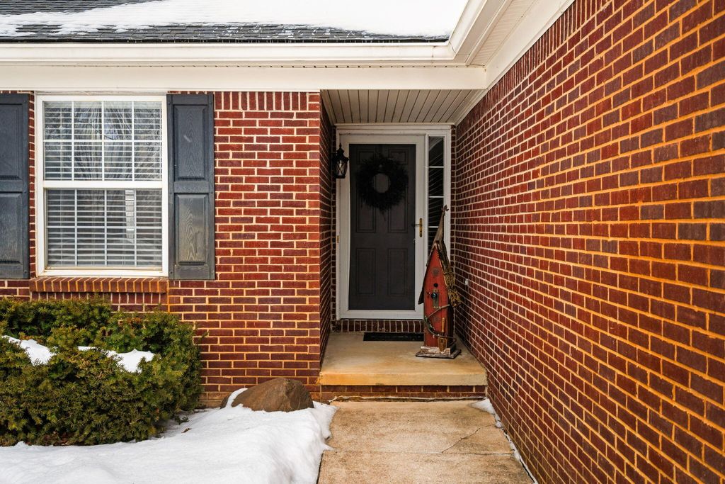 Photo of 9417 Sandlewood Drive, Whitmore Lake, MI 48189 (MLS # 26005232)