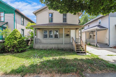 Photo of 612 N Walnut Street, Lansing, MI 48933 (MLS # 26008561)