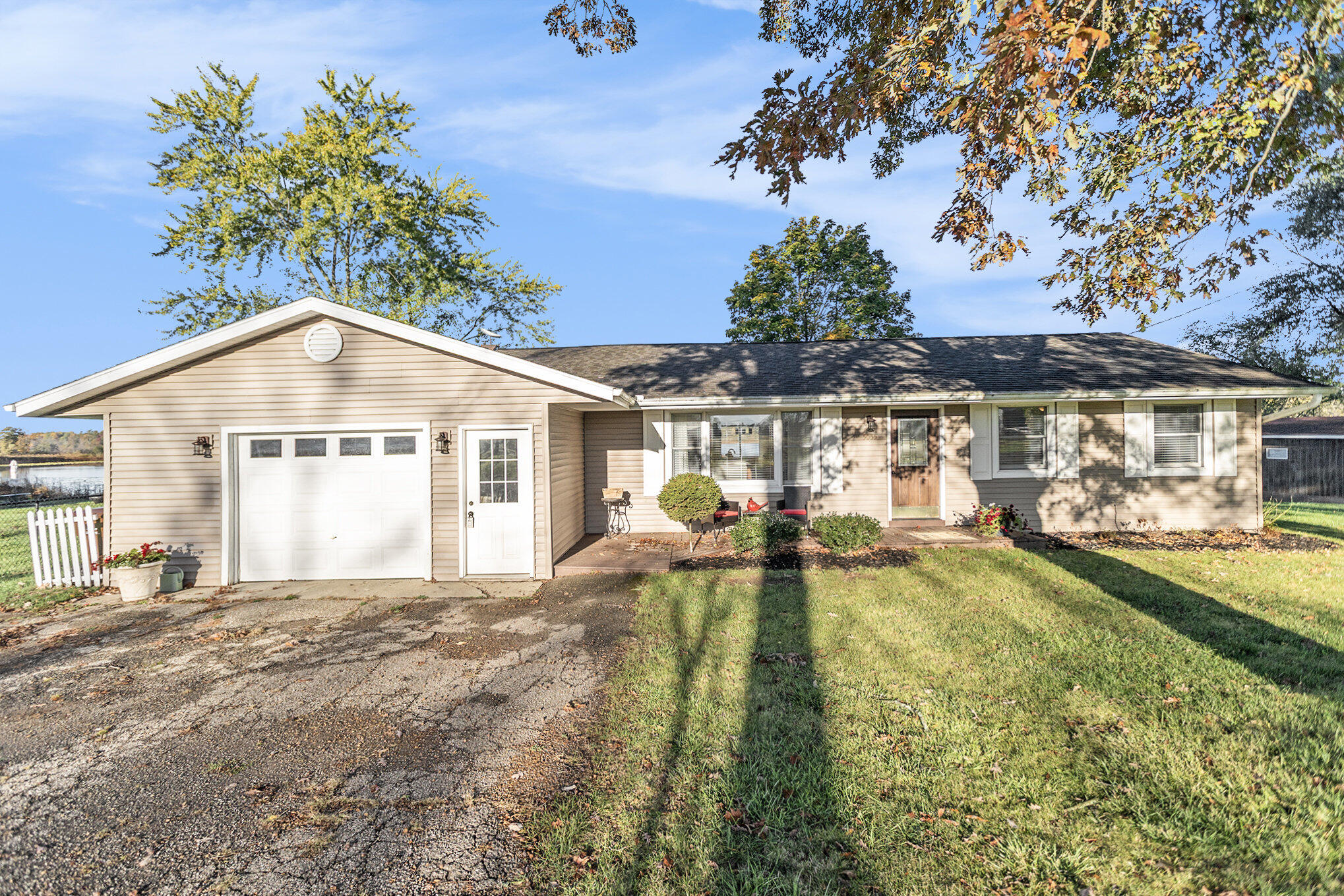 Burlington, Michigan 49029, United States, 2 Bedrooms Bedrooms, ,2 BathroomsBathrooms,Residential,Active,231178