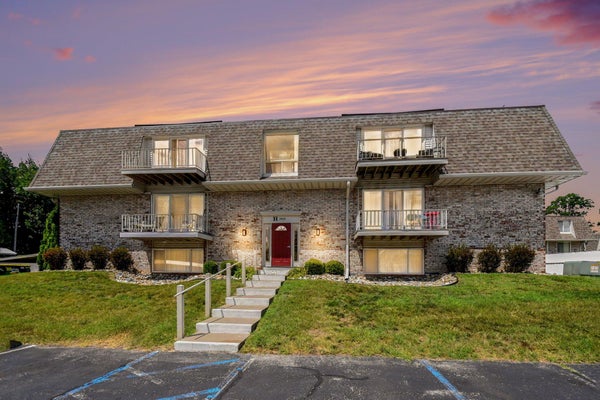 3624 LAKESHORE DR APT H1, SAINT JOSEPH, MI 49085 - Image e2a1b3f7639e3acda75ef8edecac650b/1704826007