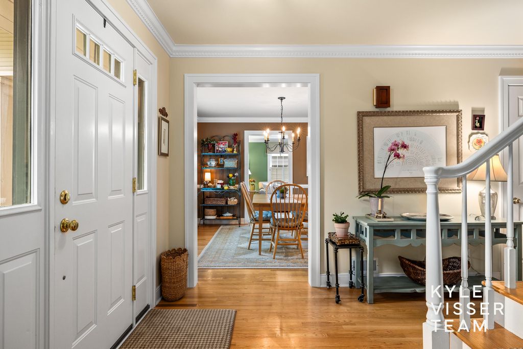 Photo of 2547 Maplewood Drive SE, East Grand Rapids, MI 49506 (MLS # 26028399)