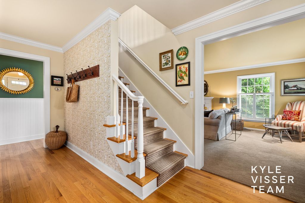 Photo of 2547 Maplewood Drive SE, East Grand Rapids, MI 49506 (MLS # 26028399)