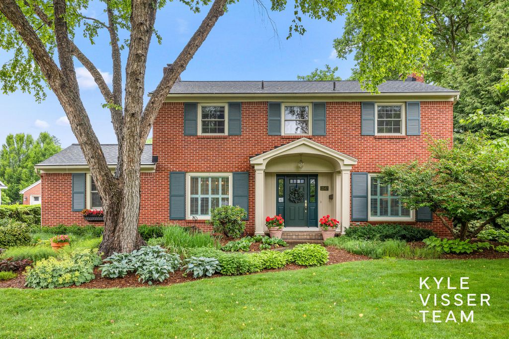 Photo of 2547 Maplewood Drive SE, East Grand Rapids, MI 49506 (MLS # 26028399)