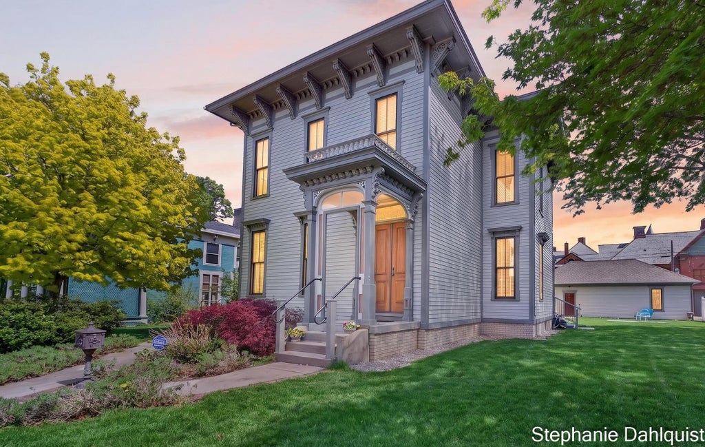Photo of 511 W Clay Avenue, Muskegon, MI 49440 (MLS # 26020669)