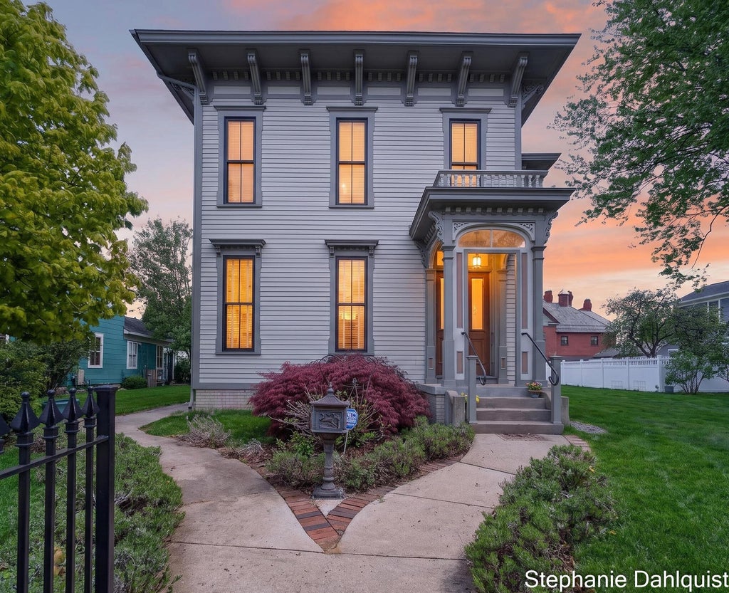 Photo of 511 W Clay Avenue, Muskegon, MI 49440 (MLS # 26020669)