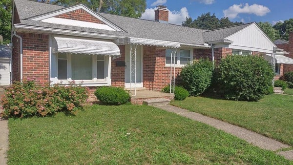9928 ROSELAND ST, LIVONIA, MI 48150 - Image e2f4c3319b8e8297cf04f651109beead/4282620876