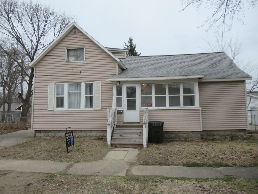 Photo of 712 Evanston Avenue, Muskegon, MI 49442 (MLS # 26007869)
