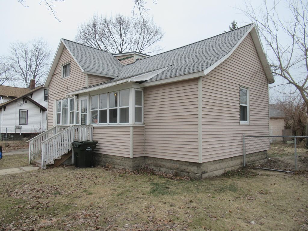 Photo of 712 Evanston Avenue, Muskegon, MI 49442 (MLS # 26007869)