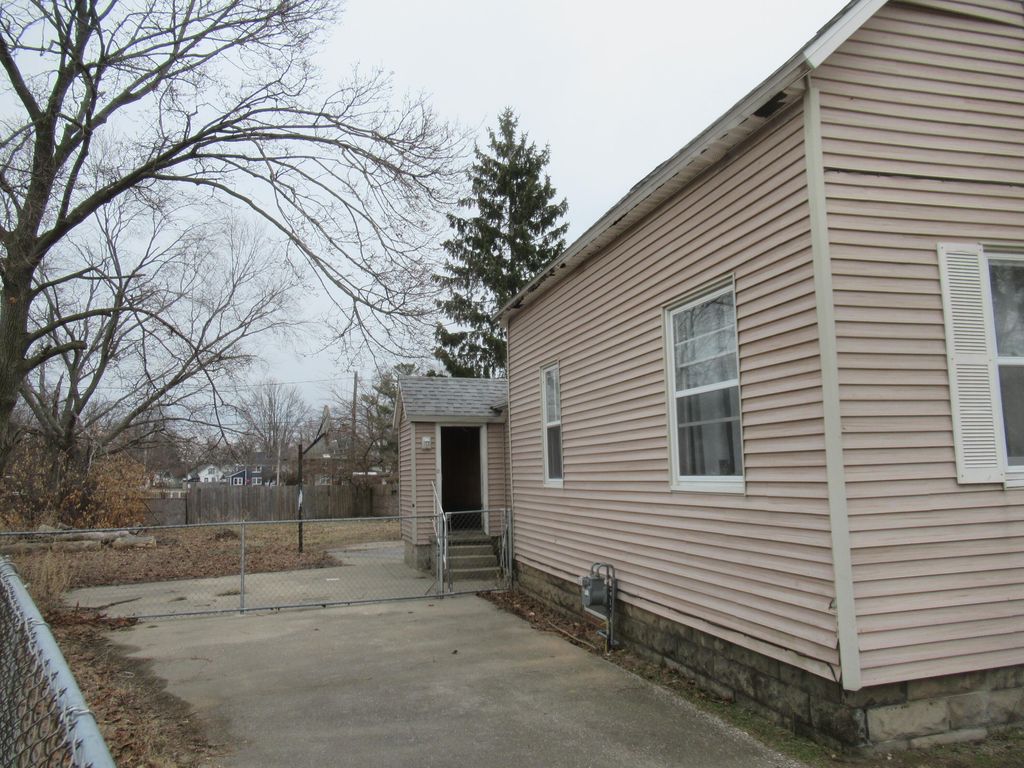 Photo of 712 Evanston Avenue, Muskegon, MI 49442 (MLS # 26007869)