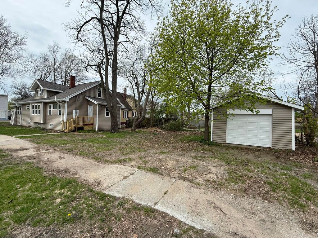 Photo of 462 Catawba Avenue, Muskegon, MI 49442 (MLS # 26018741)