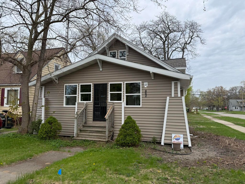 Photo of 462 Catawba Avenue, Muskegon, MI 49442 (MLS # 26018741)