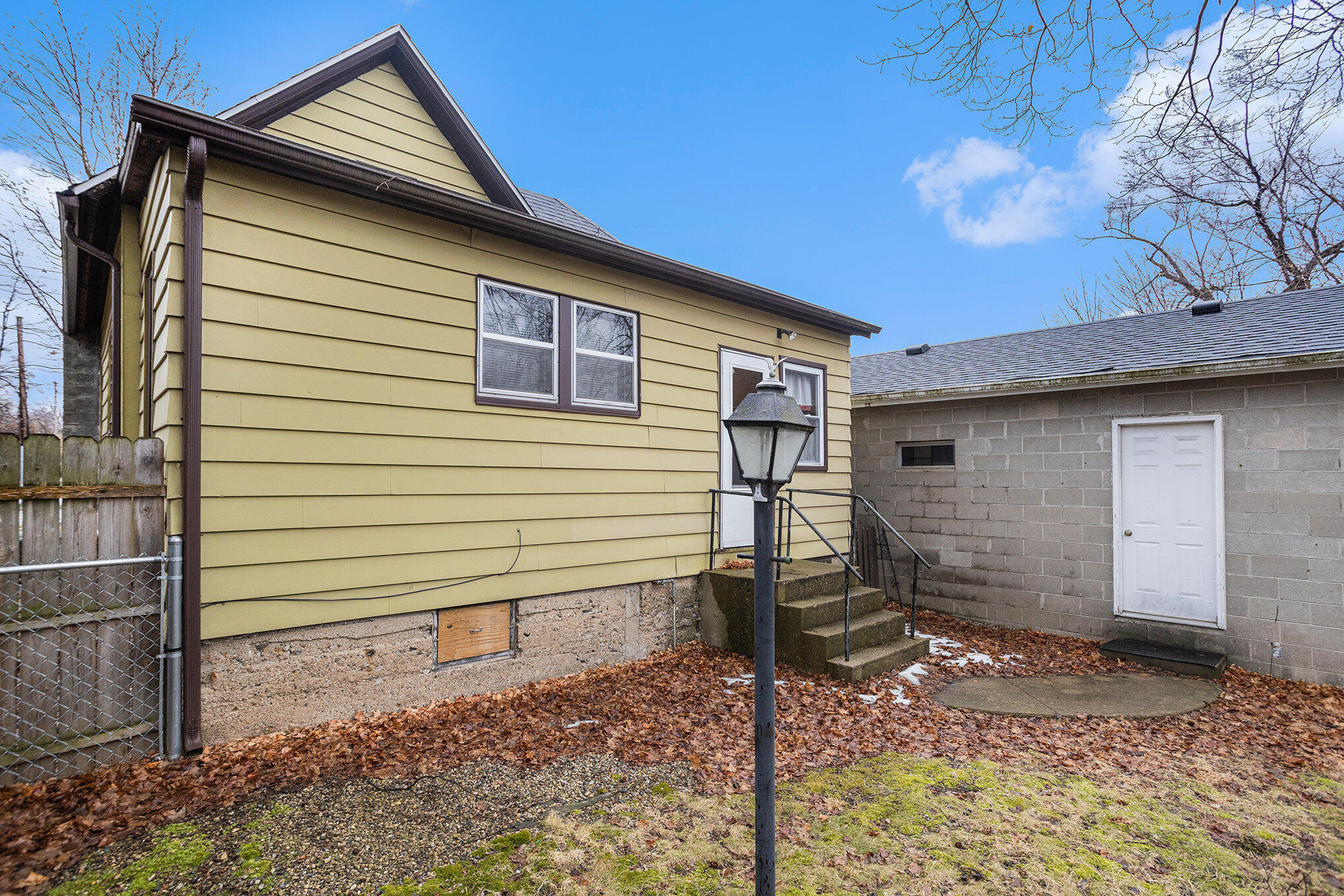 Battle Creek, Michigan 49015, United States, 2 Bedrooms Bedrooms, ,1 BathroomBathrooms,Residential,Pending,79511