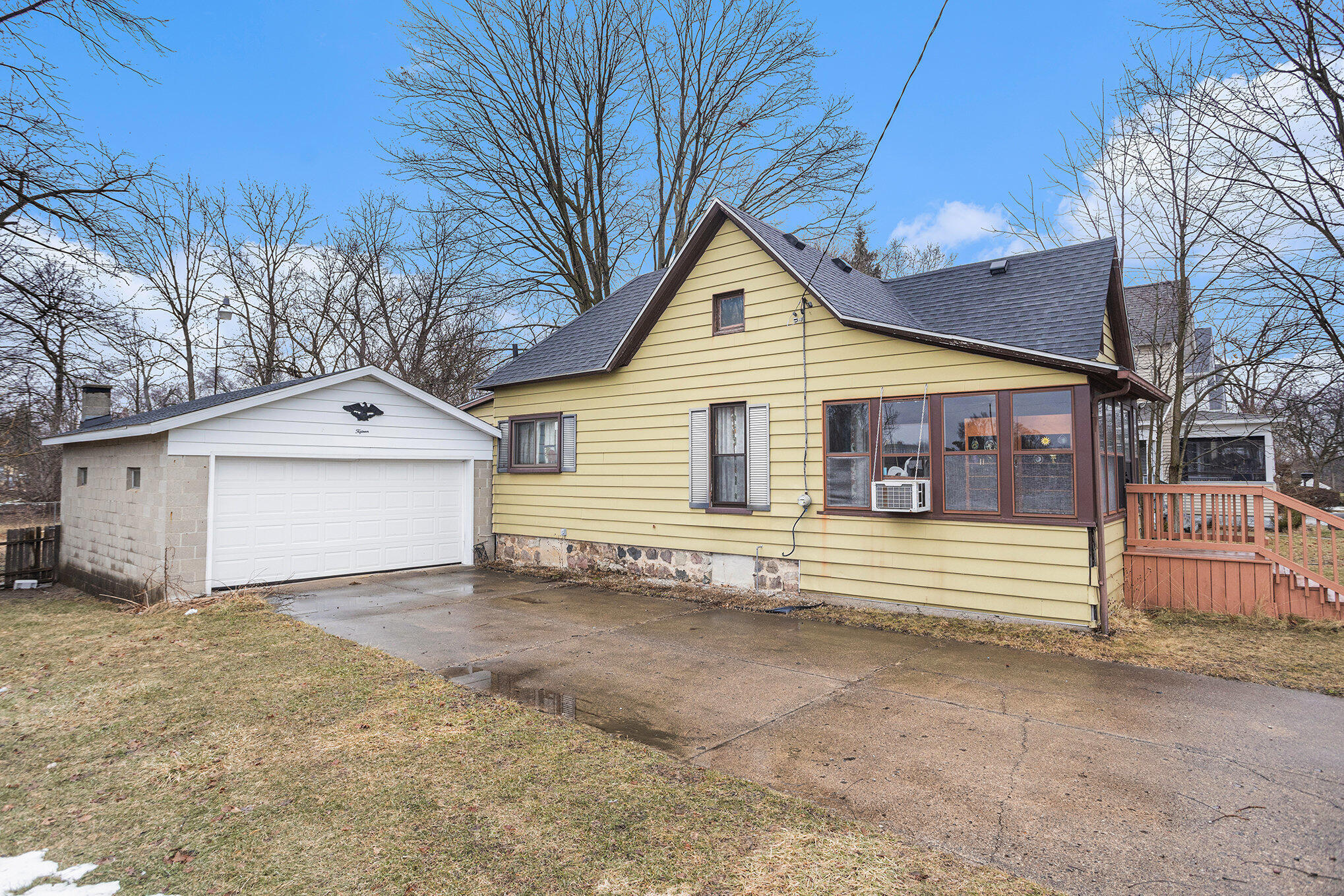 Battle Creek, Michigan 49015, United States, 2 Bedrooms Bedrooms, ,1 BathroomBathrooms,Residential,Pending,79511