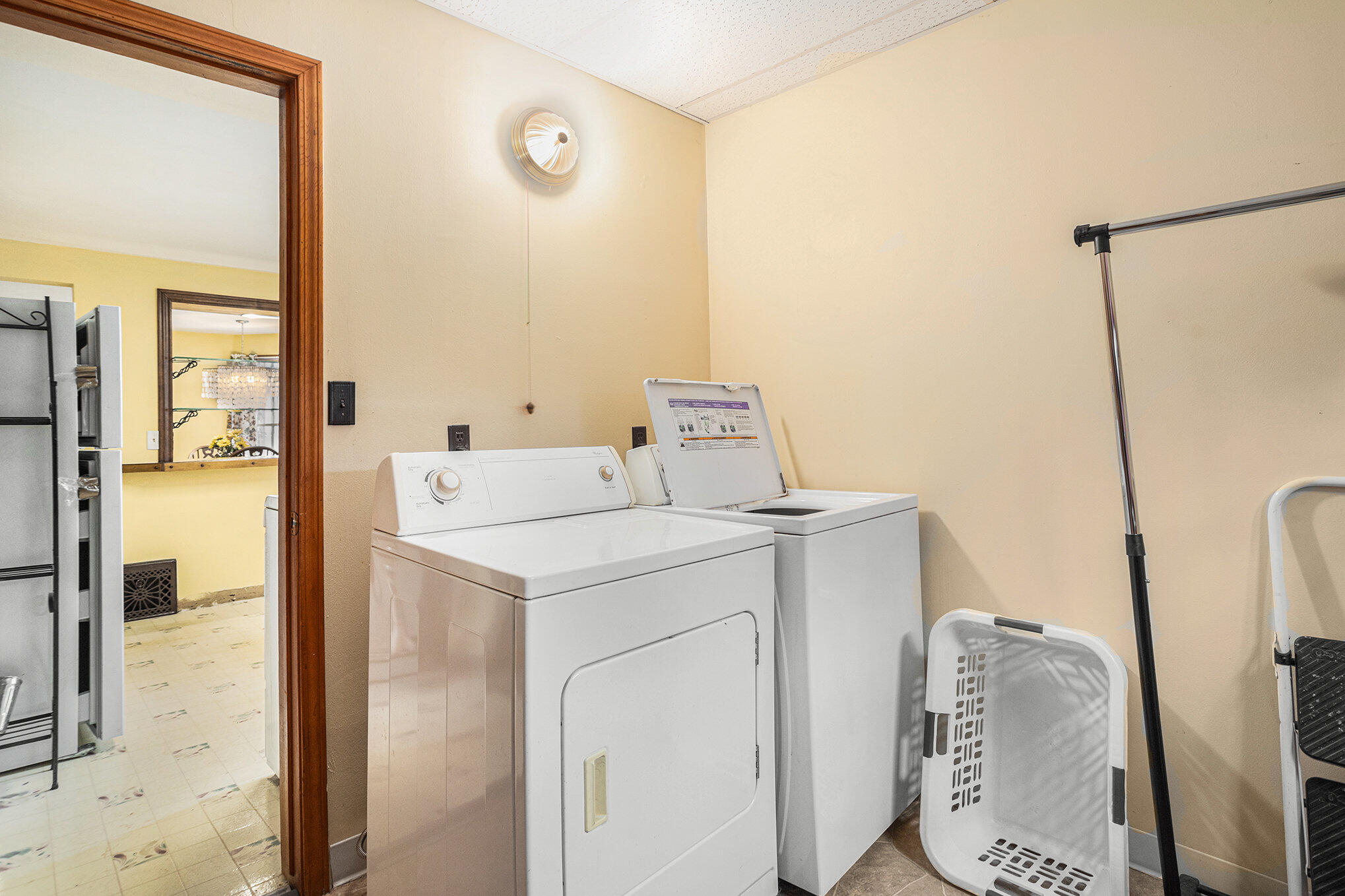 Battle Creek, Michigan 49015, United States, 2 Bedrooms Bedrooms, ,1 BathroomBathrooms,Residential,Pending,79511