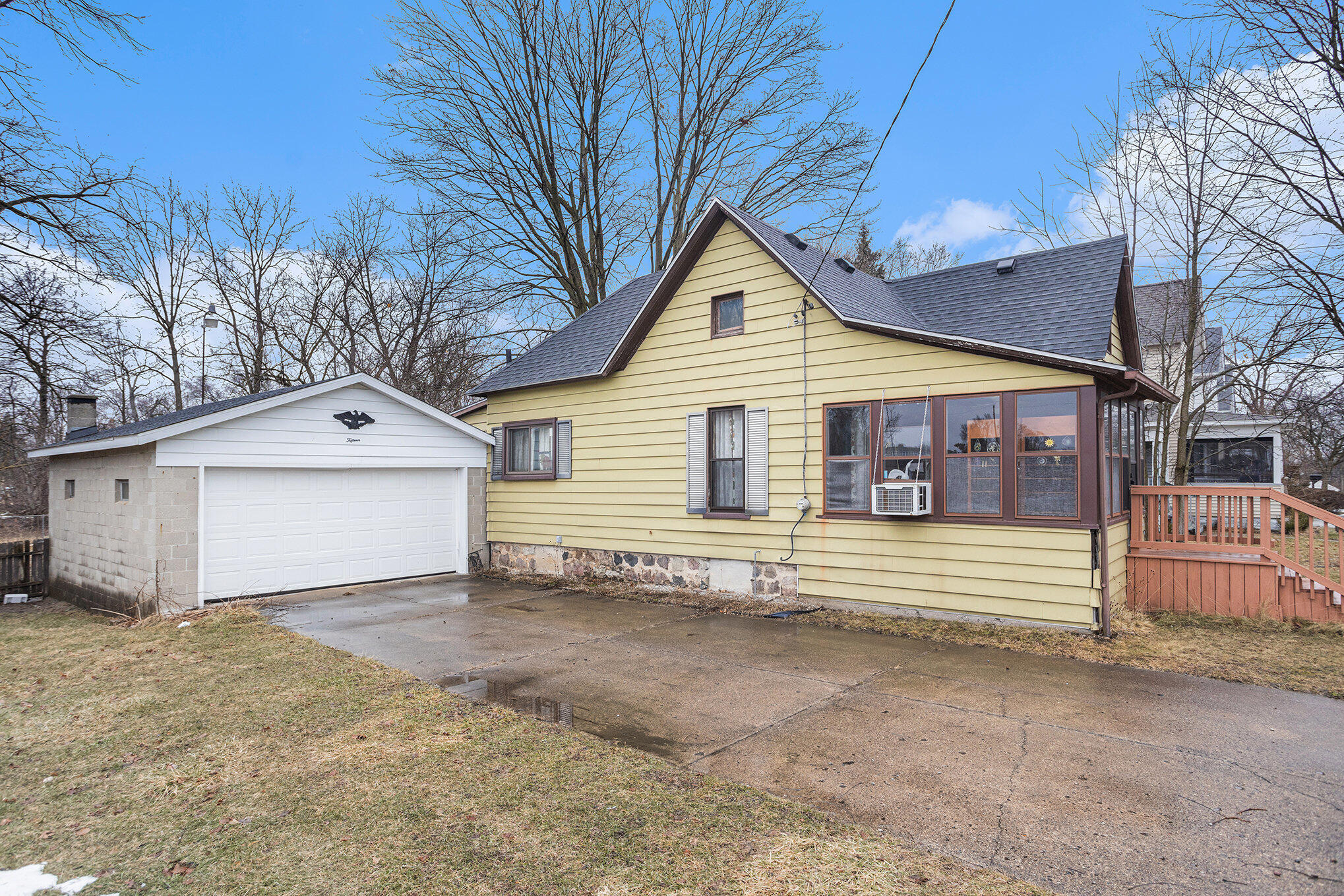 Battle Creek, Michigan 49015, United States, 2 Bedrooms Bedrooms, ,1 BathroomBathrooms,Residential,Pending,79511