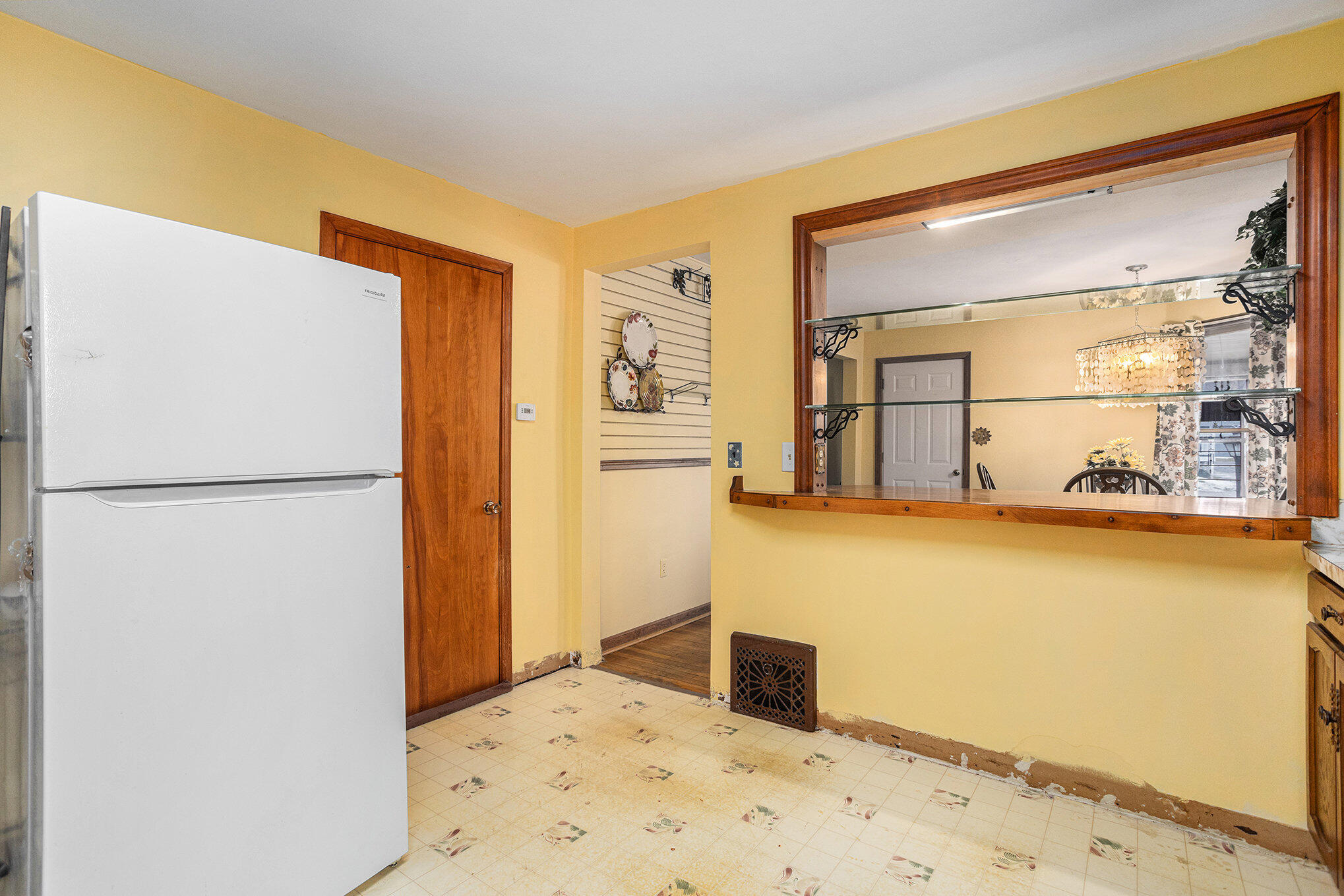 Battle Creek, Michigan 49015, United States, 2 Bedrooms Bedrooms, ,1 BathroomBathrooms,Residential,Pending,79511