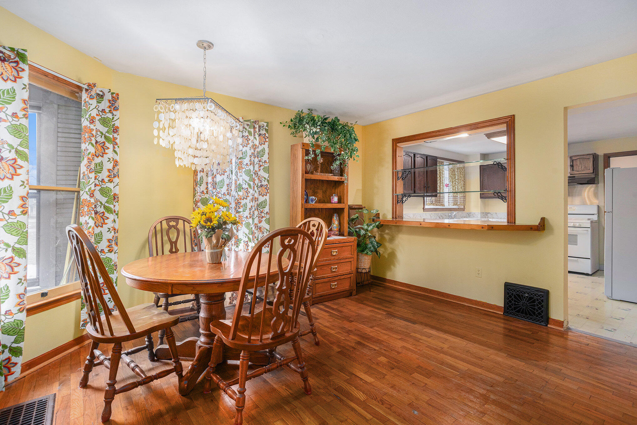 Battle Creek, Michigan 49015, United States, 2 Bedrooms Bedrooms, ,1 BathroomBathrooms,Residential,Pending,79511