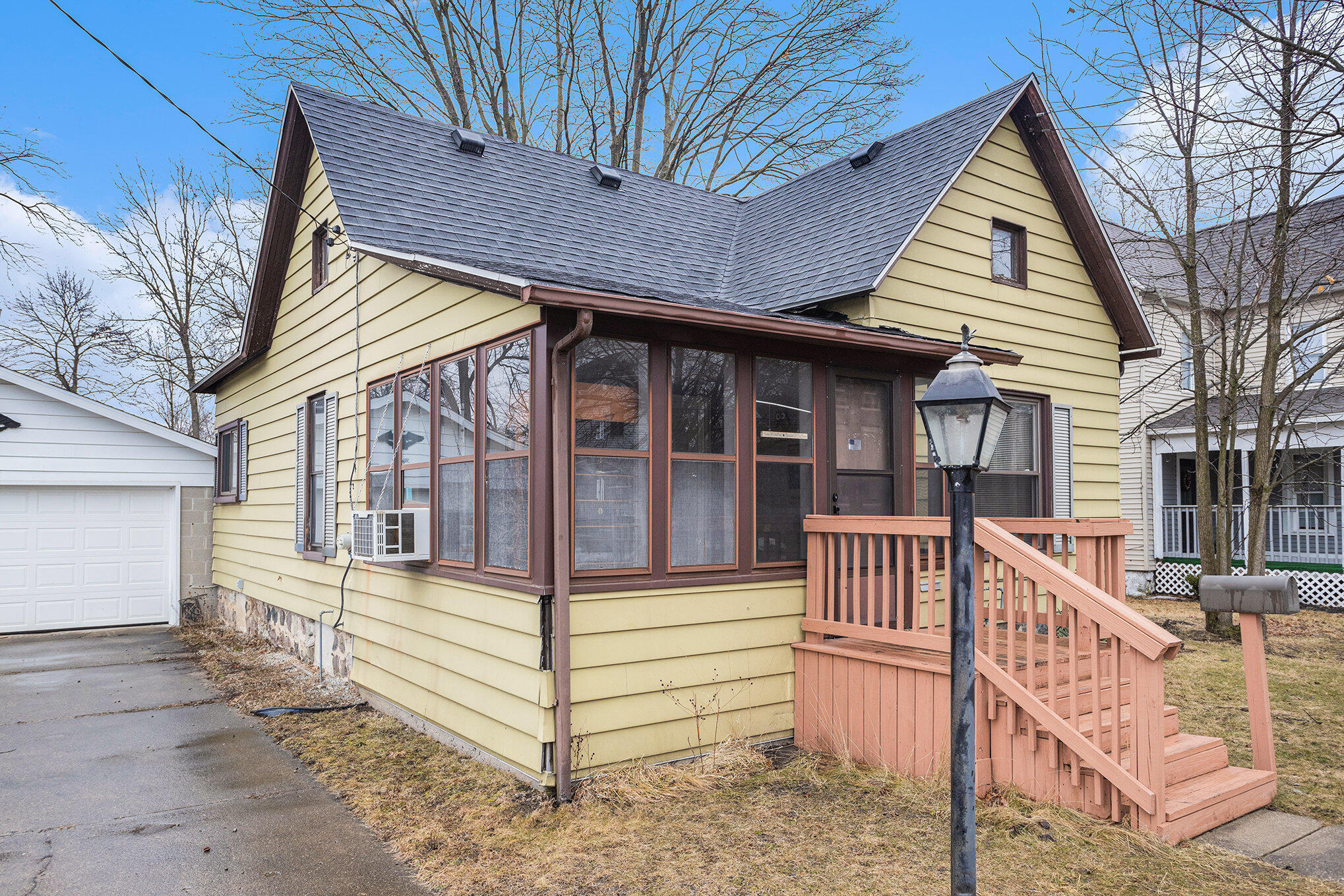 Battle Creek, Michigan 49015, United States, 2 Bedrooms Bedrooms, ,1 BathroomBathrooms,Residential,Pending,79511