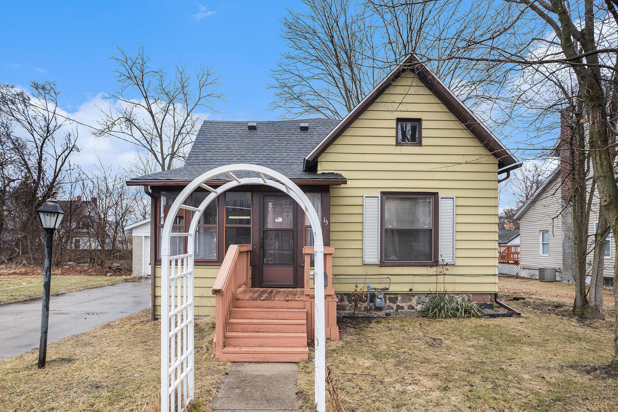 Battle Creek, Michigan 49015, United States, 2 Bedrooms Bedrooms, ,1 BathroomBathrooms,Residential,Pending,79511