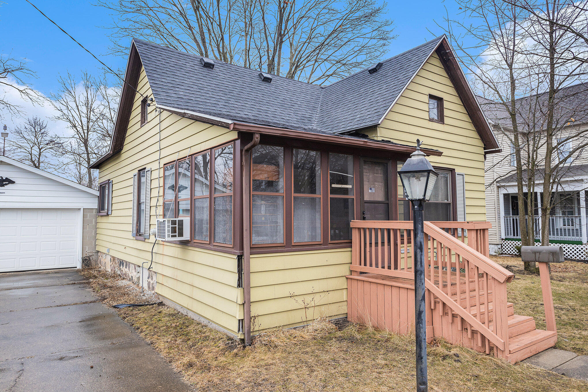 Battle Creek, Michigan 49015, United States, 2 Bedrooms Bedrooms, ,1 BathroomBathrooms,Residential,Pending,79511