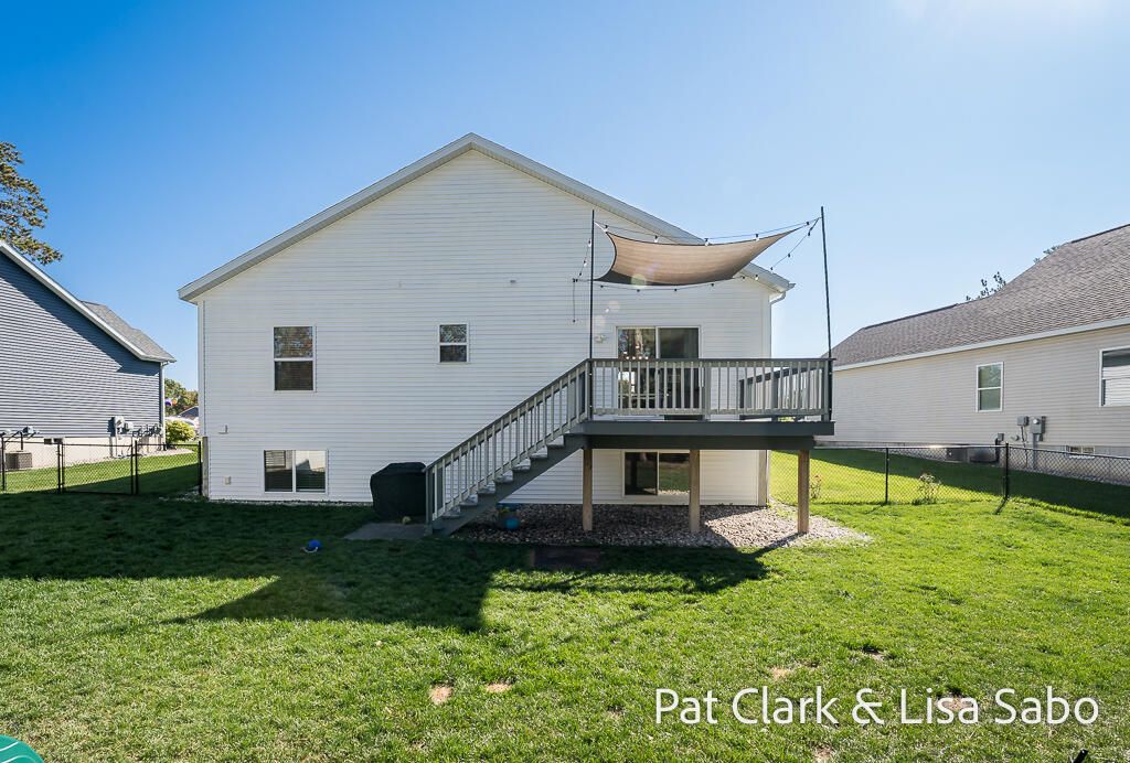 Photo of 2426 Eagle Ridge, Muskegon, MI 49444 (MLS # 25050115)