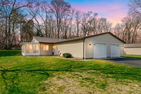 Photo of 1016 Wedgewood Drive, Plainwell, MI 49080 (MLS # 26012200)