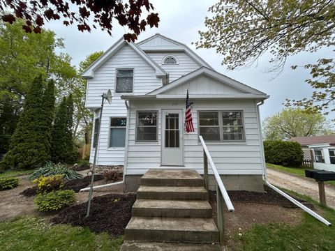 Photo of 117 N Weaver Avenue, Fremont, MI 49412 (MLS # 26021878)