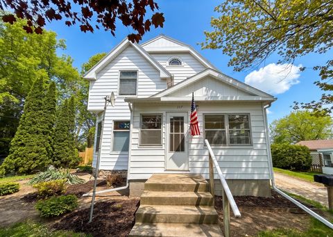Photo of 117 N Weaver Avenue, Fremont, MI 49412 (MLS # 26021878)