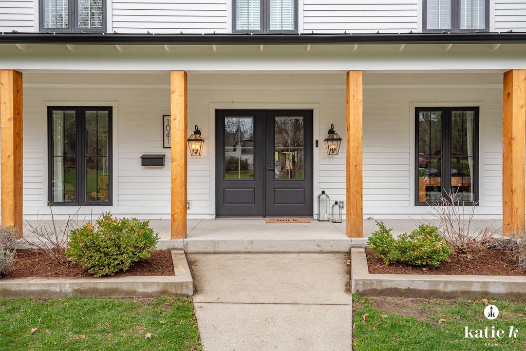 Photo of 1041 Cambridge Drive SE, East Grand Rapids, MI 49506 (MLS # 26015216)