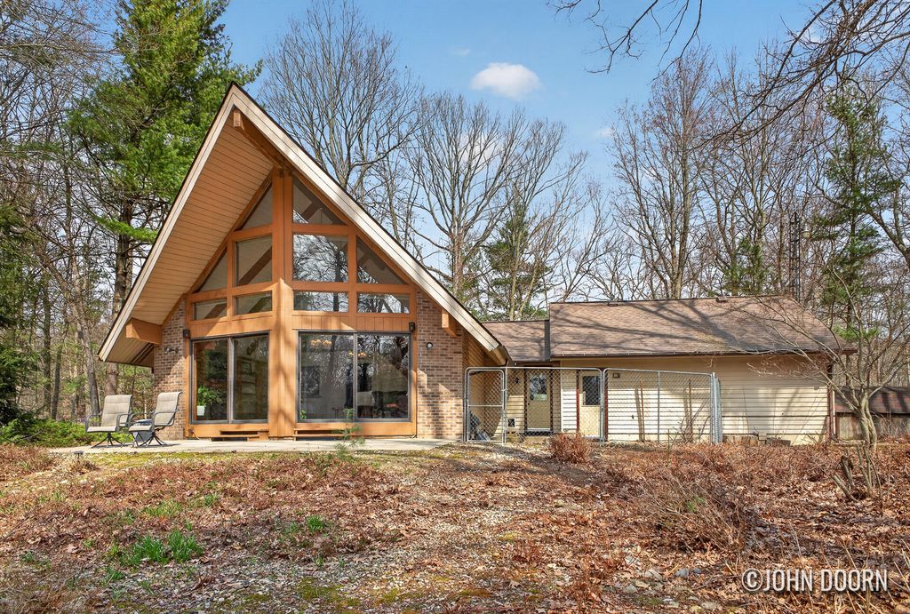 Photo of 9063 Algoma Avenue NE, Rockford, MI 49341 (MLS # 26014985)