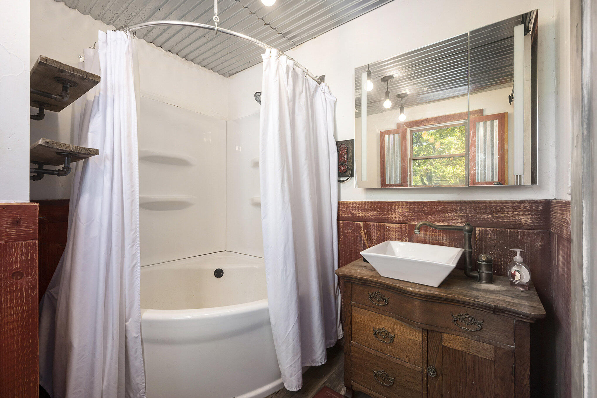 Galesburg, Michigan 49053, United States, 2 Bedrooms Bedrooms, ,2 BathroomsBathrooms,Residential,Active,232709