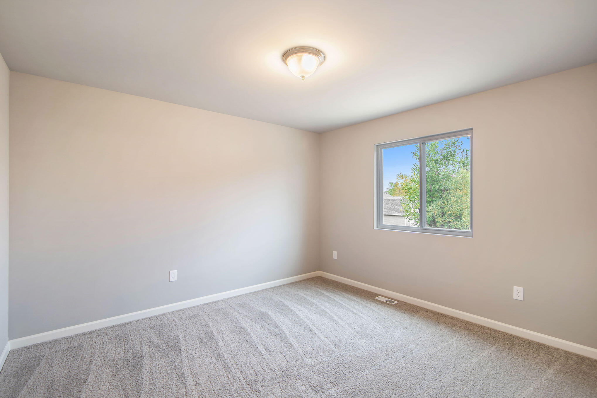 Photo 14 of 22 of 47680 Silver Oaks West house