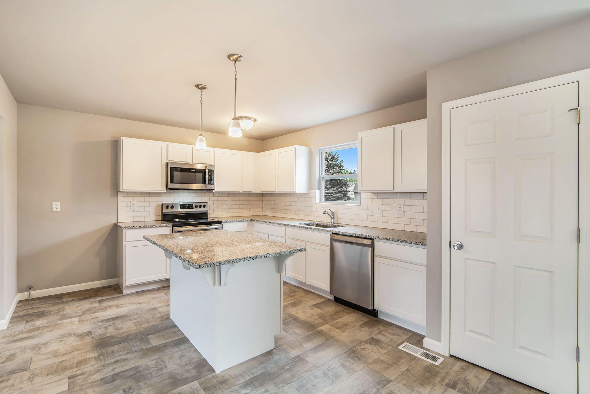 Photo 4 of 22 of 47680 Silver Oaks West house