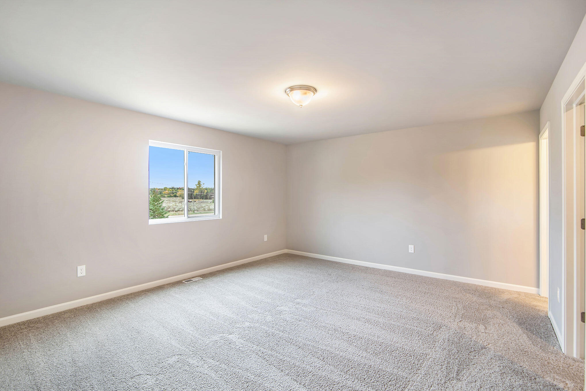 Photo 10 of 22 of 47680 Silver Oaks West house