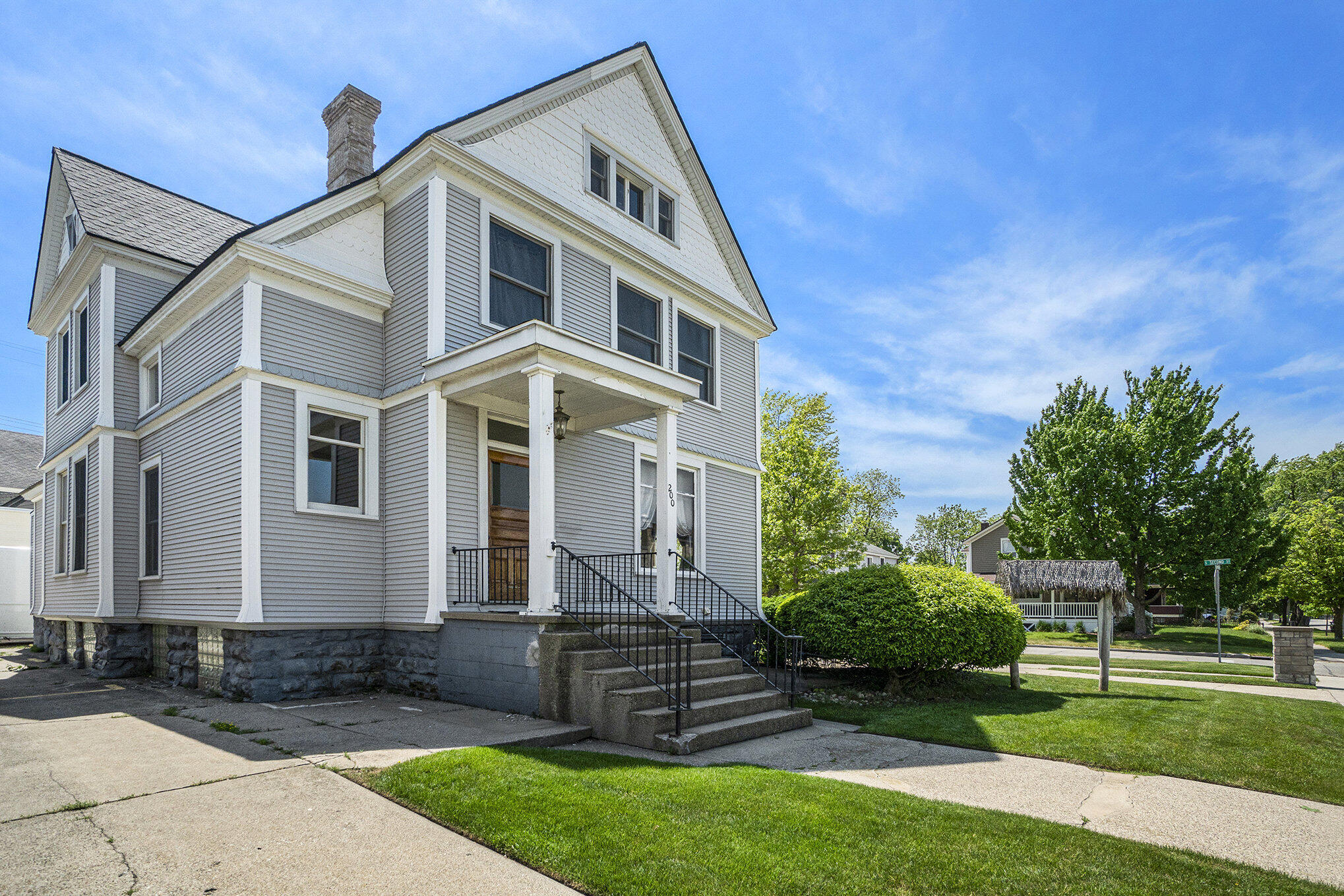 200 Franklin Ave