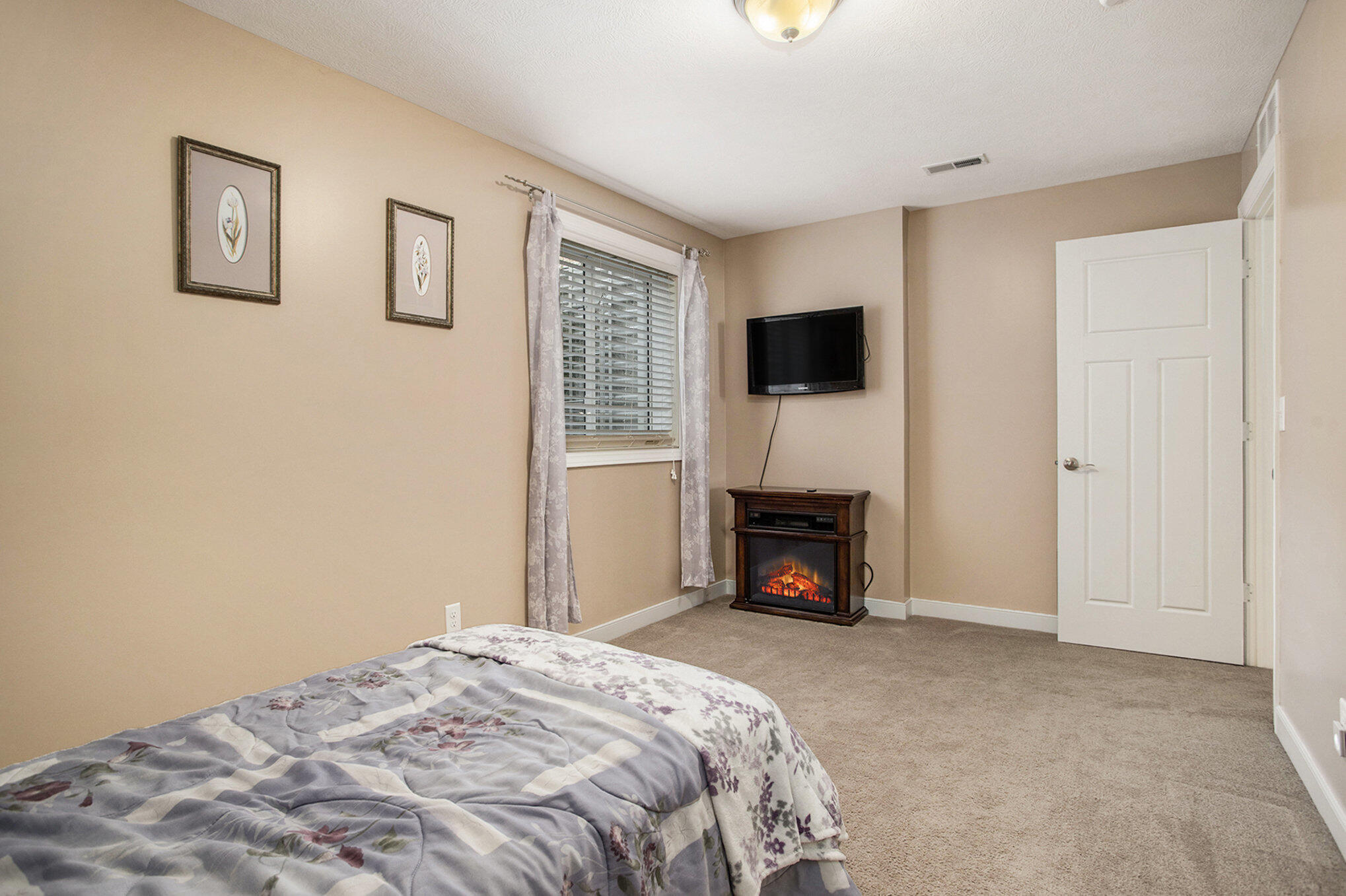 Richland, Michigan 49083, United States, 5 Bedrooms Bedrooms, ,4 BathroomsBathrooms,Residential,Active,157161