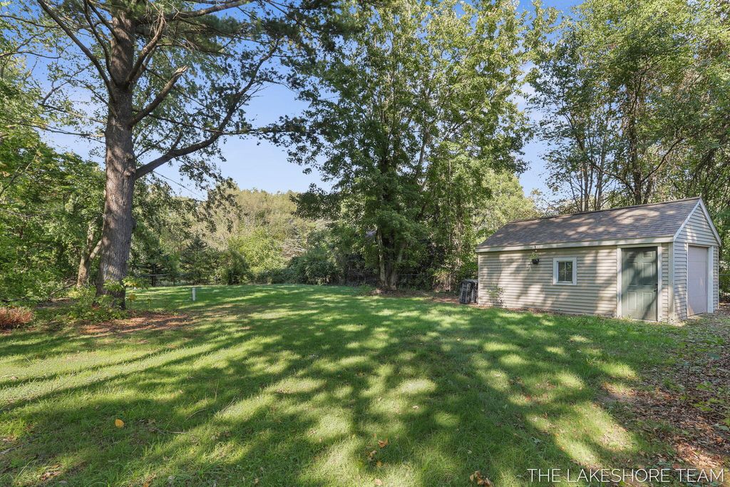 Photo of 1677 W Lakewood Boulevard, Holland, MI 49424 (MLS # 25051744)