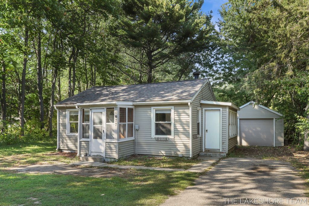 Photo of 1677 W Lakewood Boulevard, Holland, MI 49424 (MLS # 25051744)