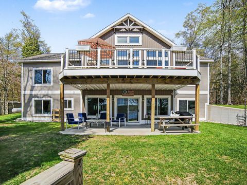 Photo of 5203 W Bald Eagle Drive, Ludington, MI 49431 (MLS # 26021210)