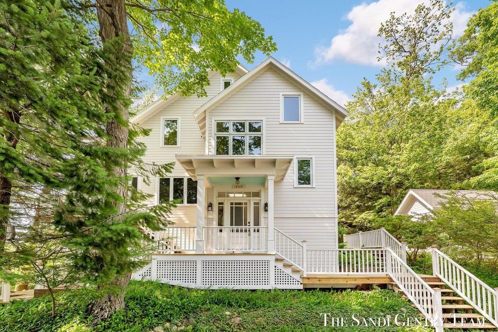 Photo of 18215 Spindle Drive, Grand Haven, MI 49417 (MLS # 25013910)