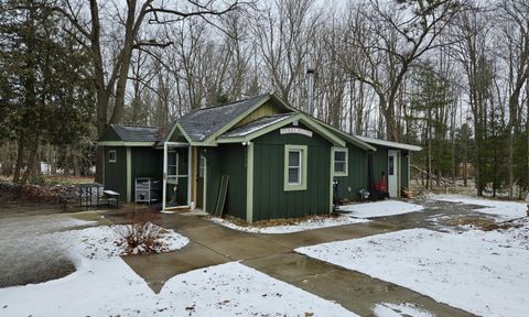 Photo of 1130 E Park Street, Pentwater, MI 49449 (MLS # 26001123)