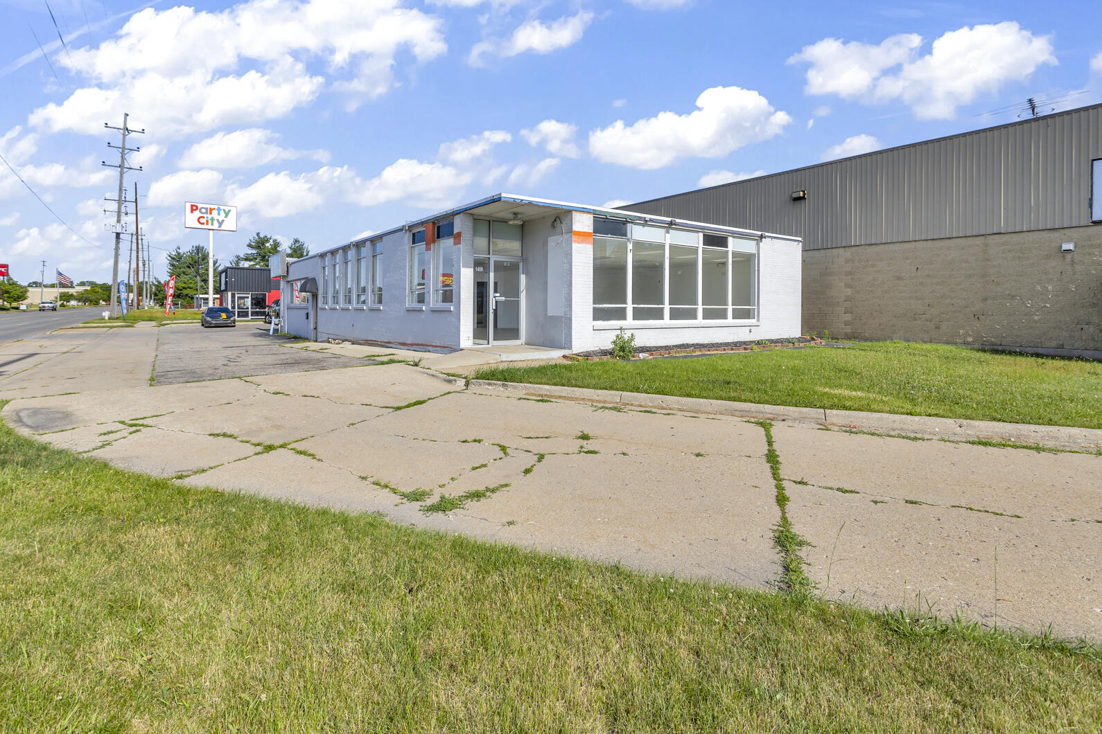 1400 N West Avenue
