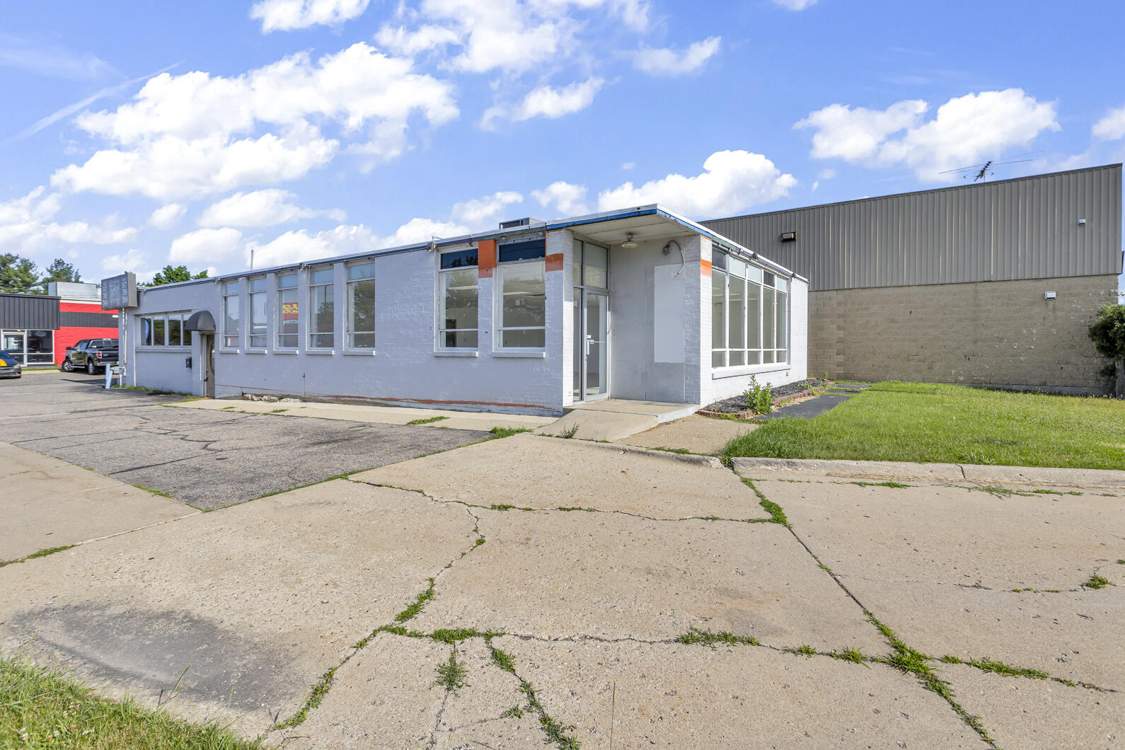 1400 N West Avenue