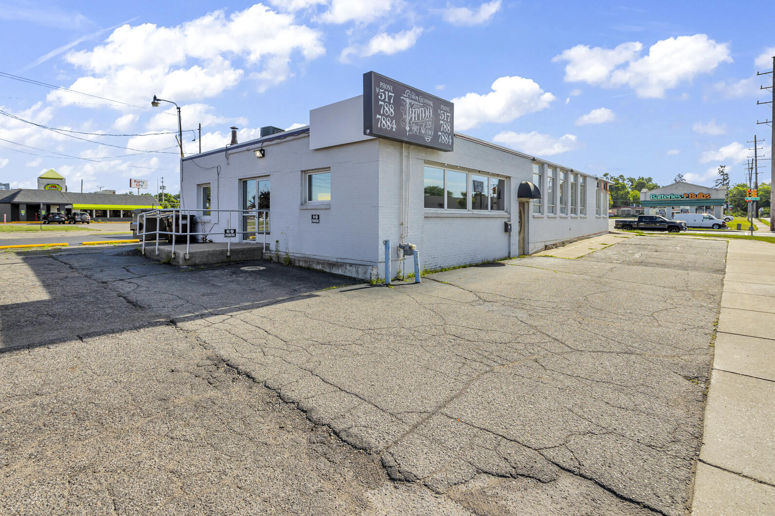 1400 N West Avenue