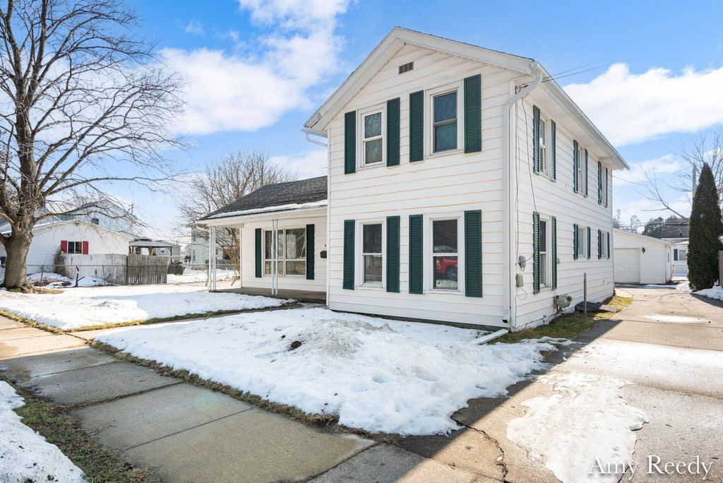 Photo of 418 Elm Street SE, Lowell, MI 49331 (MLS # 26005945)