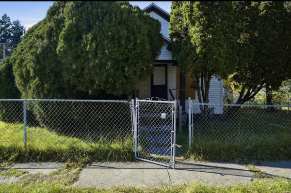 1096 PEARL ST, BENTON HARBOR, MI 49022 - Image e6d2475efec4761dfd798b2a448f543b/59660735