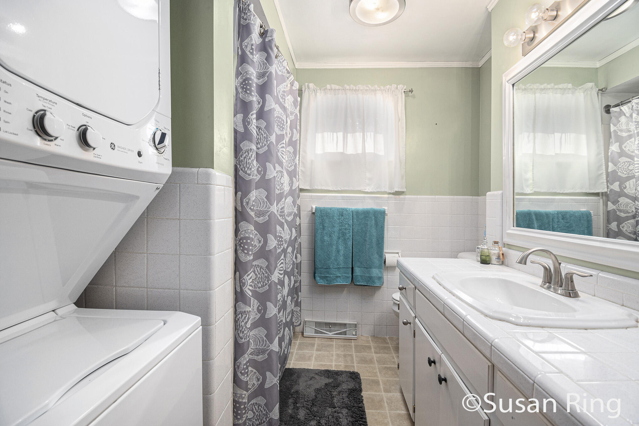 Grand Rapids, Michigan 49508, United States, 3 Bedrooms Bedrooms, ,3 BathroomsBathrooms,Residential,Active,252052