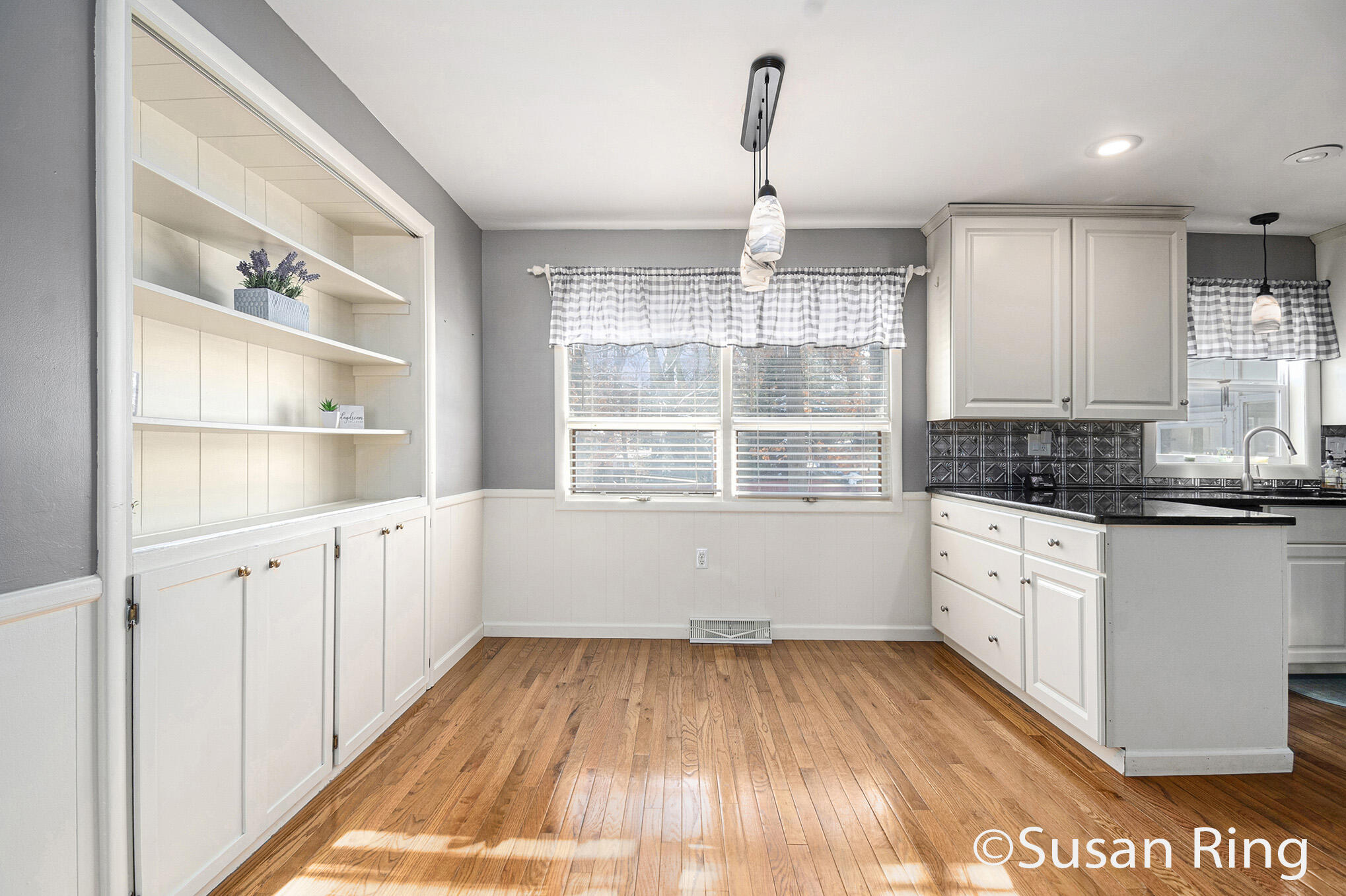 Grand Rapids, Michigan 49508, United States, 3 Bedrooms Bedrooms, ,3 BathroomsBathrooms,Residential,Active,252052