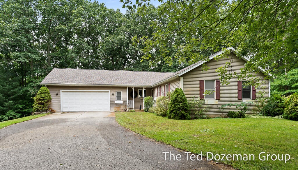 Photo of 16565 Greenly Street, Holland, MI 49424 (MLS # 26049794)